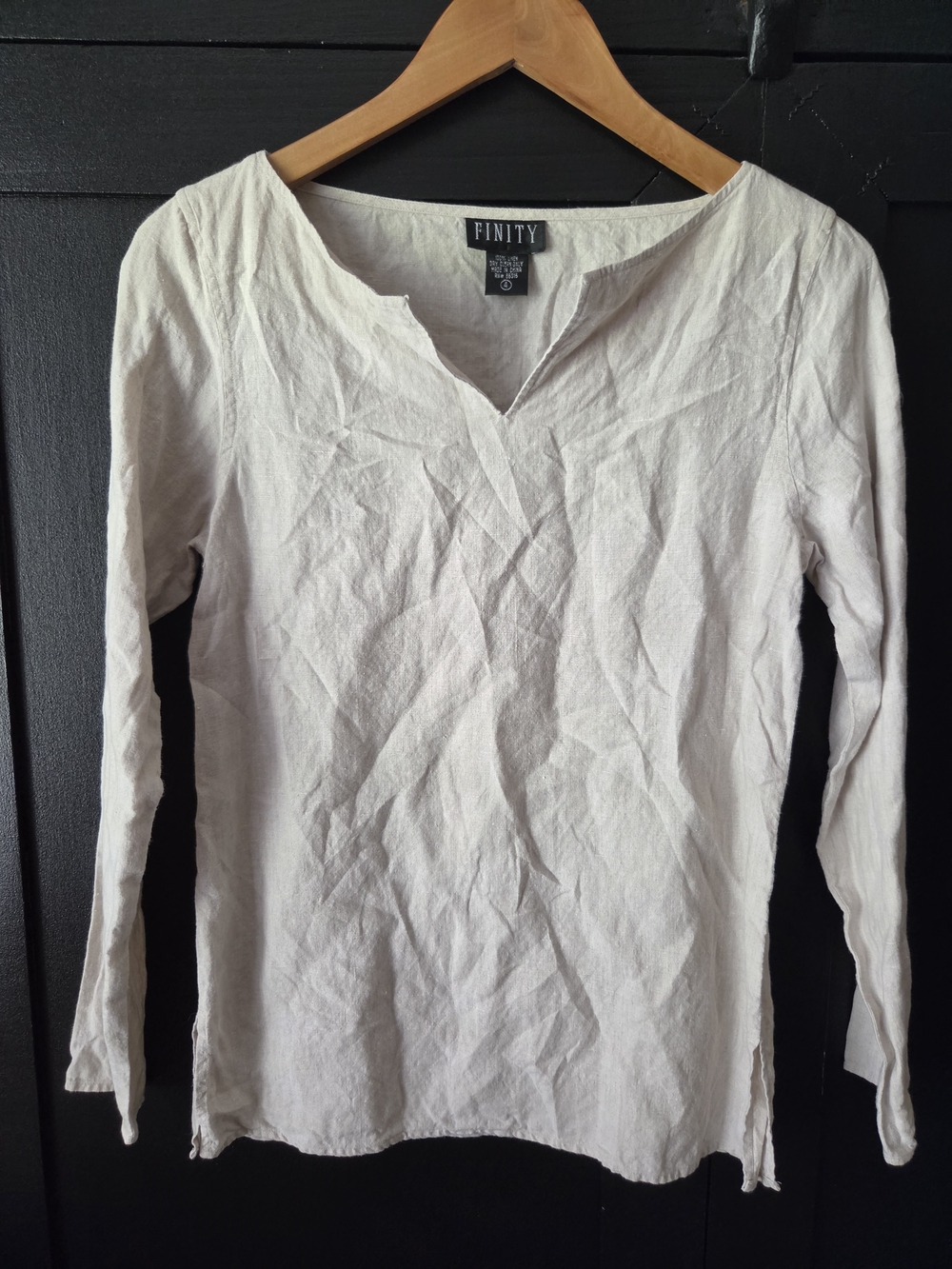 Women's FINITY Cream Long Sleeve V-Neck Tunic ~ Size 4